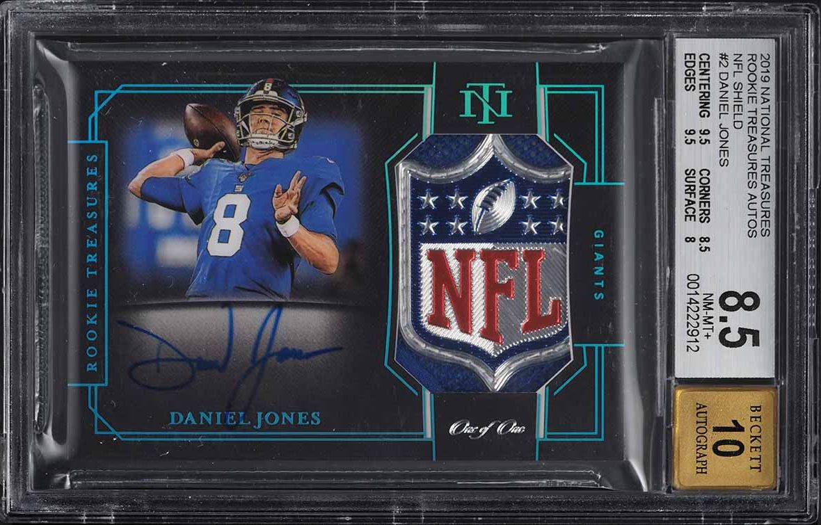 2019 National Treasures Daniel Jones ROOKIE NFL SHIELD PATCH AUTO