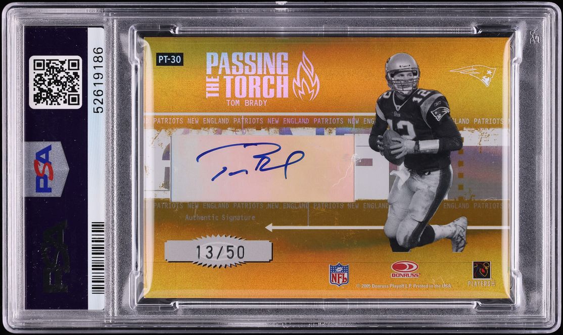 2005 Donruss Elite Passing The Torch Joe Montana Tom Brady AUTO /50 #PT-30 PSA 7 NRMT - Photo 2