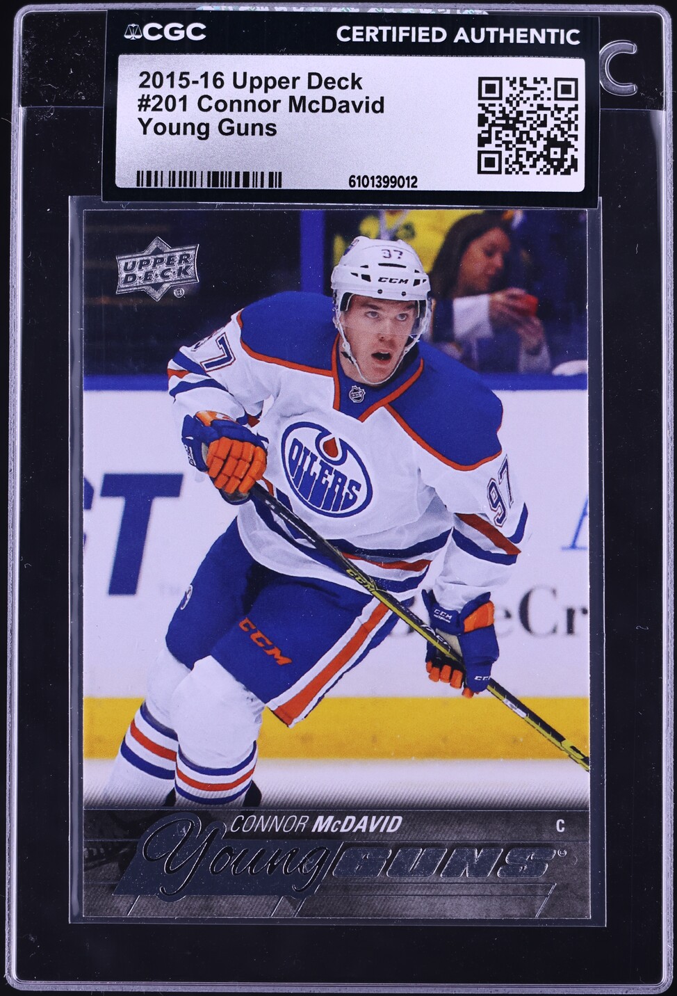 2015 Upper Deck Young Guns Connor McDavid ROOKIE #201 CGC AUTH