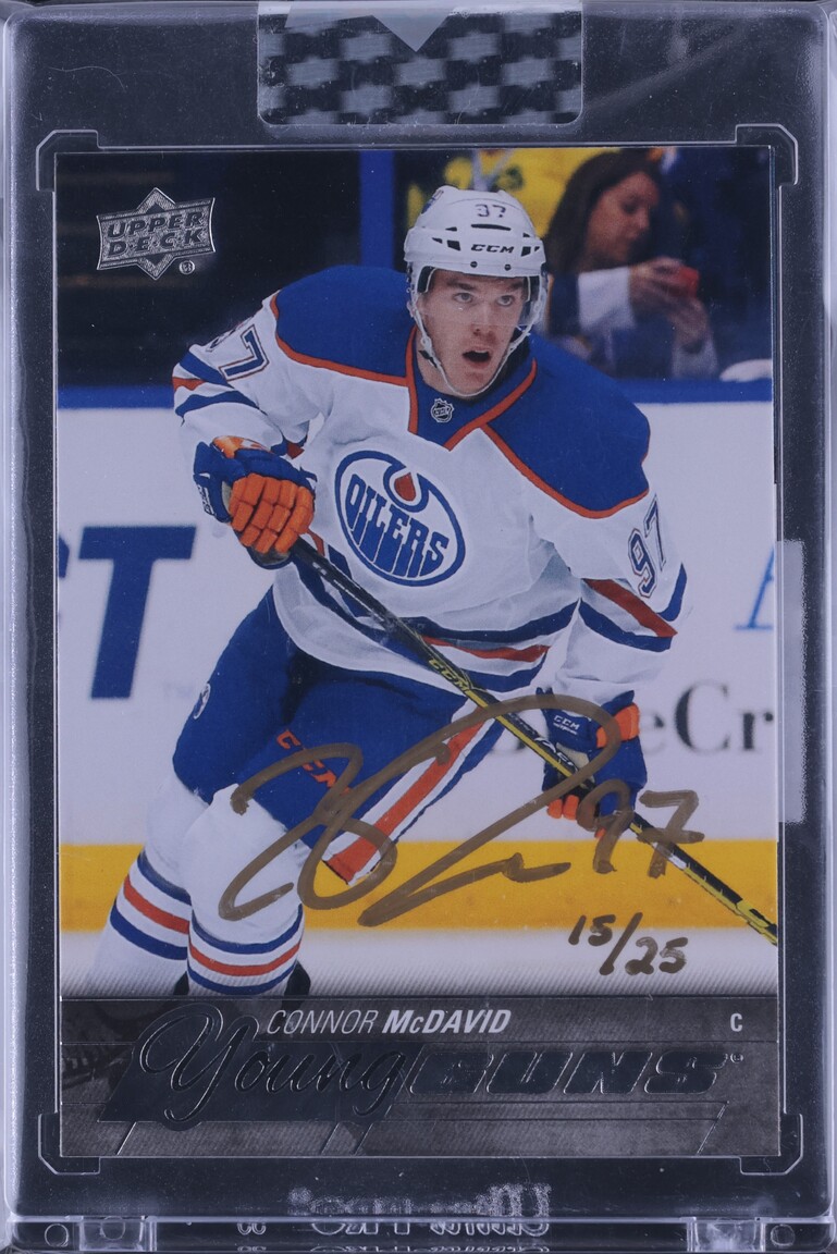 2019 Upper Deck Buybacks '15 Young Guns Connor McDavid RC AUTO /25 #201 CGC AUTH
