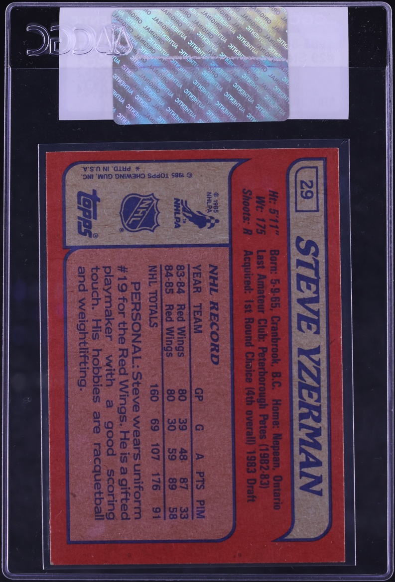 1985 Topps Hockey Steve Yzerman #29 CGC AUTH