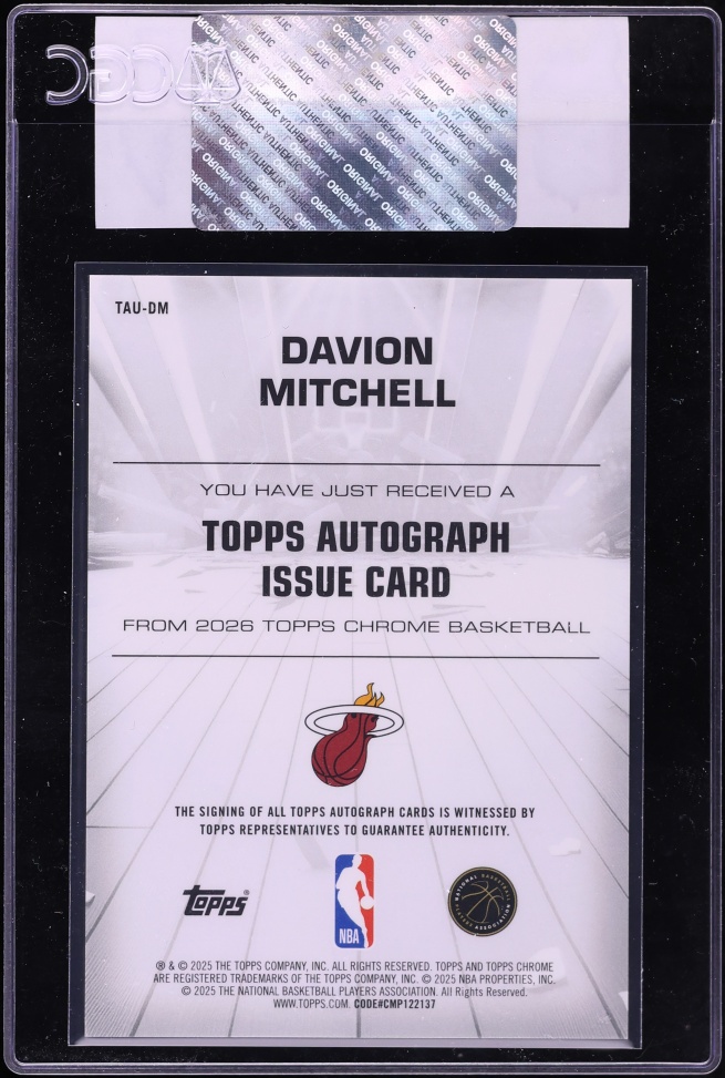 2025 Topps Chrome Issue Davion Mitchell AUTO #TAU-DM CGC AUTH