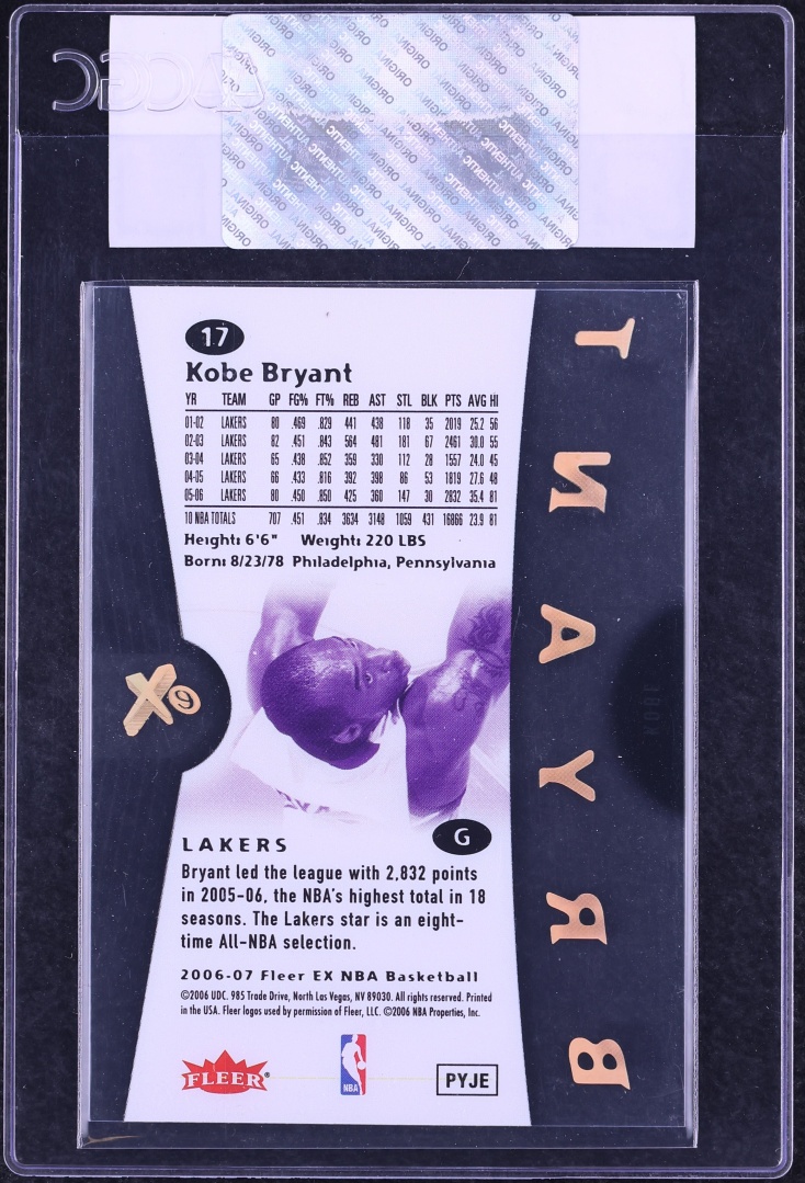2006 Fleer E-X Kobe Bryant #17 CGC AUTH