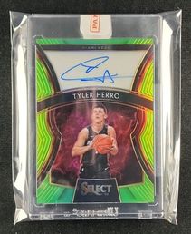 2019 Donruss Dominator Signatures Tyler Herro ROOKIE AUTO /99 #RD