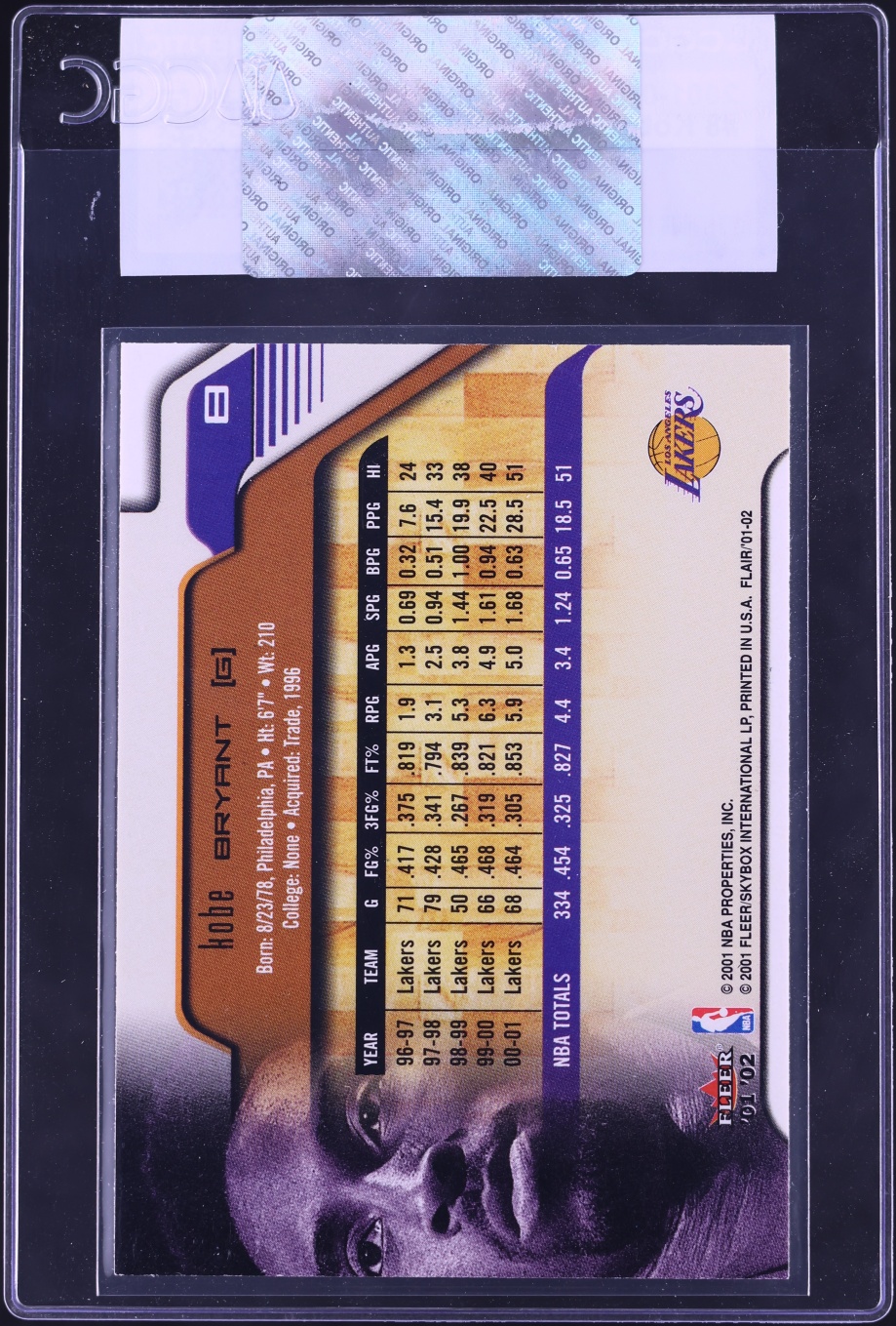 2001 Flair Kobe Bryant #8 CGC AUTH