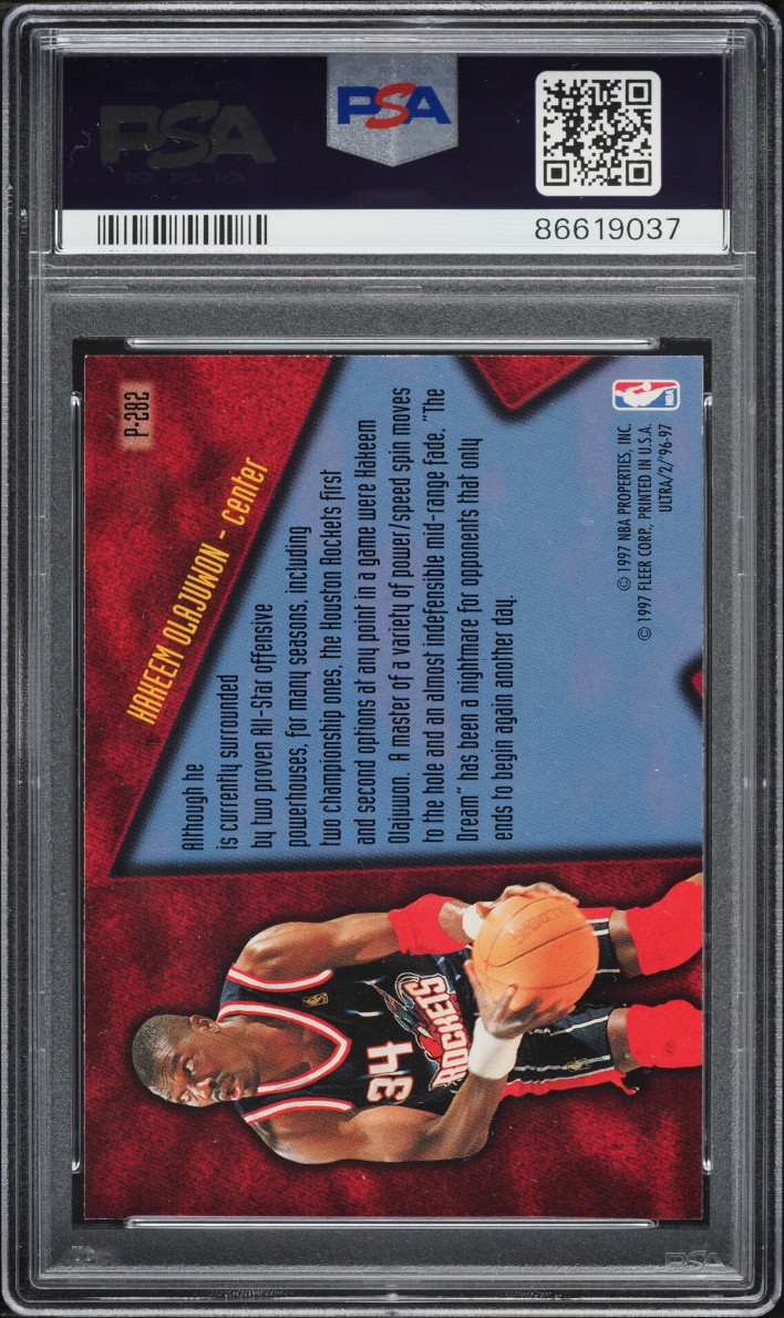 1996 Ultra Platinum Medallion Hakeem Olajuwon #P282 PSA 8 NM-MT - Photo 2