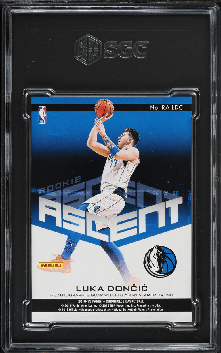 2018 Panini Chronicles Ascent Red Luka Doncic ROOKIE AUTO #RA-LDC SGC 9 MINT