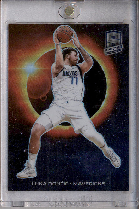 2021-22 Panini Spectra Solar Eclipse #13 Luka Doncic