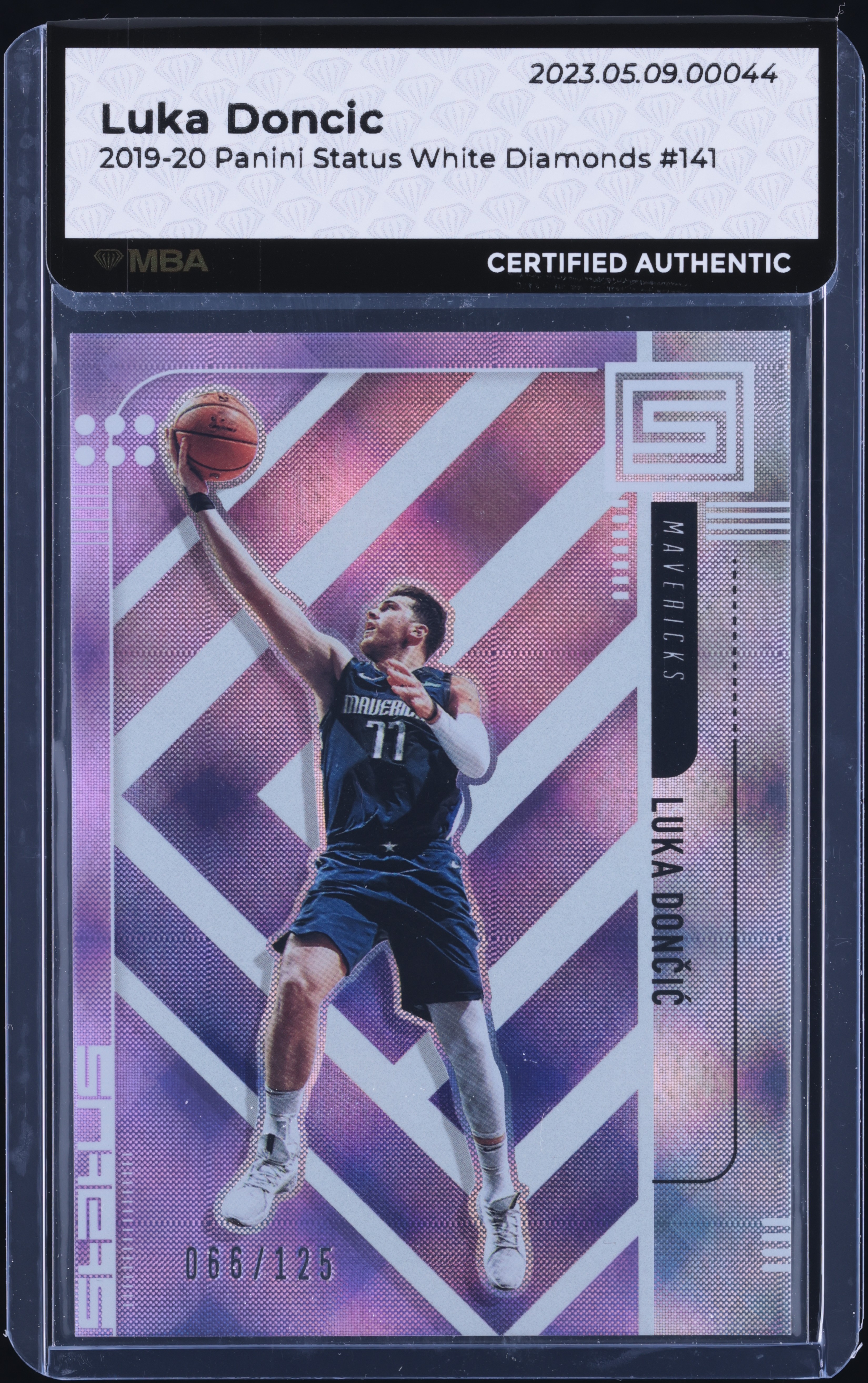2019 Panini Status White Diamonds Luka Doncic /125 #141 MBA AUTH